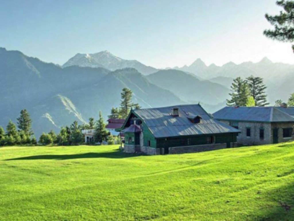 Shogran Siri Paye tour with green meadows and mountain views
